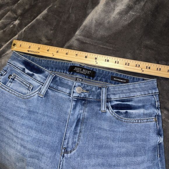 Judy Blue Women's 7/28 Distressed Stretch Boyfriend Fit Medium Wash Jeans - Picture 2 of 8